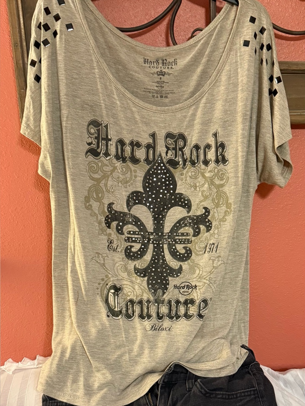 Hard Rock Cafe Couture t-shirt. size S
